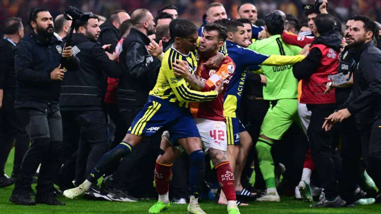 Galatasaray'ın yeni stoperi belli oldu: Okan Buruk kararını resmen verdi, son şansı olacak! 2